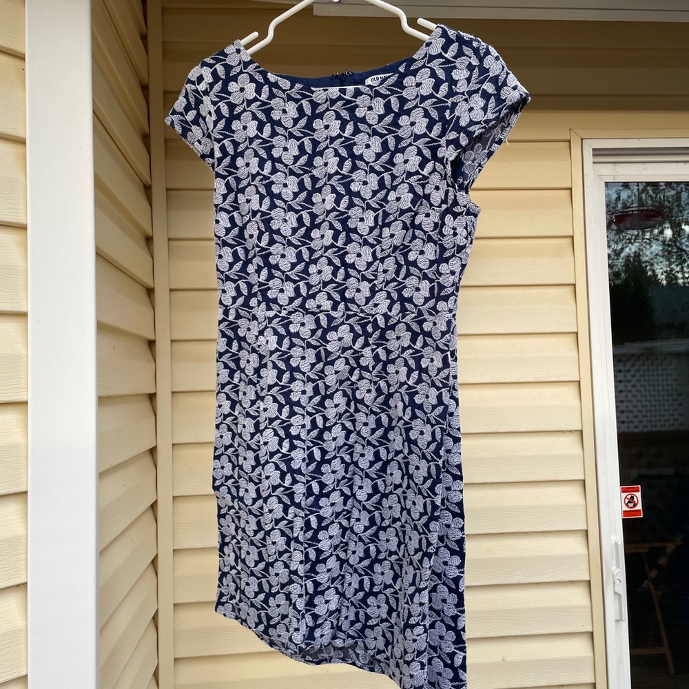 Super cute navy blue floral old navy lined dress